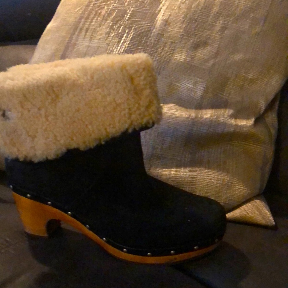 Ugg clogs